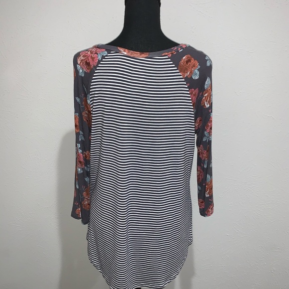 24/7 Maurices three quarter sleeve tee - Picture 3 of 4